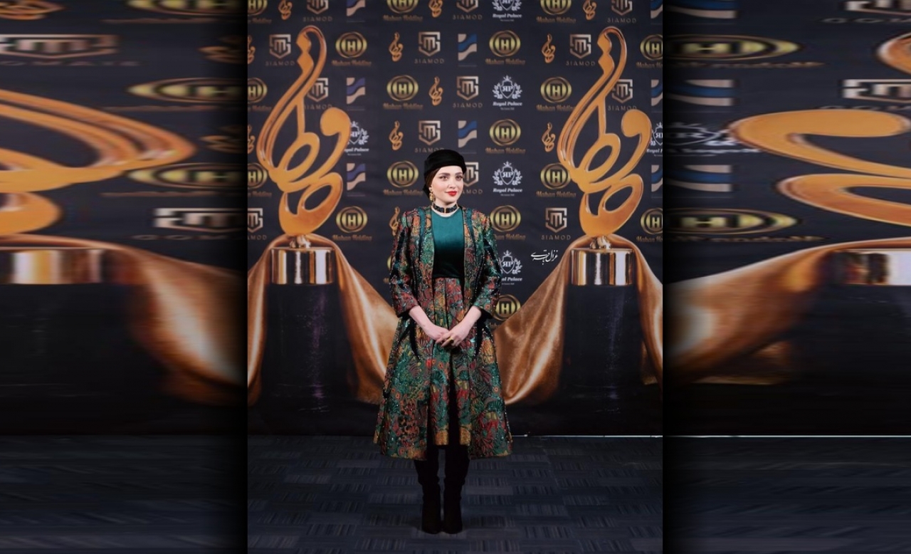 روایت خلق مانتوی اختصاصی مزون عروجی برای بهنوش طباطبایی؛ از طراحی تا لحظه دریافت تندیس جشن حافظ