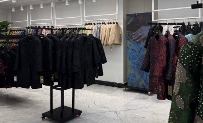 نگهداری و شست‌وشوی لباس‌های سنگ‌دوزی‌شده | نکات تخصصی برند عروجی