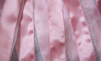 پارچه‌های براق دوباره ترند شدند؛ جهش استفاده از متالیک، شاین و ژاکاردهای درخشان در کالکشن‌های ۲۰۲۵