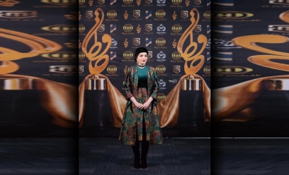 روایت خلق مانتوی اختصاصی مزون عروجی برای بهنوش طباطبایی؛ از طراحی تا لحظه دریافت تندیس جشن حافظ